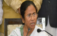 Mamata stands in queue to collect health scheme card