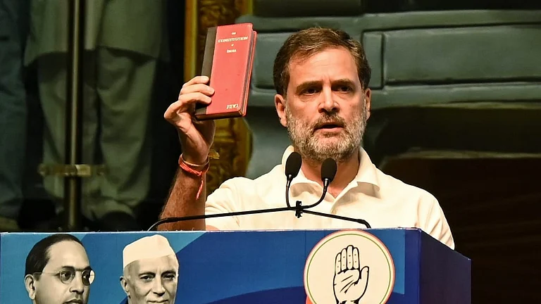 RSS-BJP का नकाब फिर उतरा, इन्हें संविधान नहीं, मनुस्मृति चाहिए: राहुल गांधी